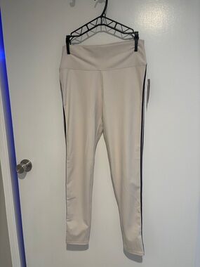 NWT Wild Fable butter bliss Cream Leggings w/ double Black Side Stripe
